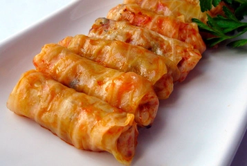 Etli Lahana Dolması Tarifi ve Malzemeleri Etli Lahana Dolması Tarifi ve Malzemeleri